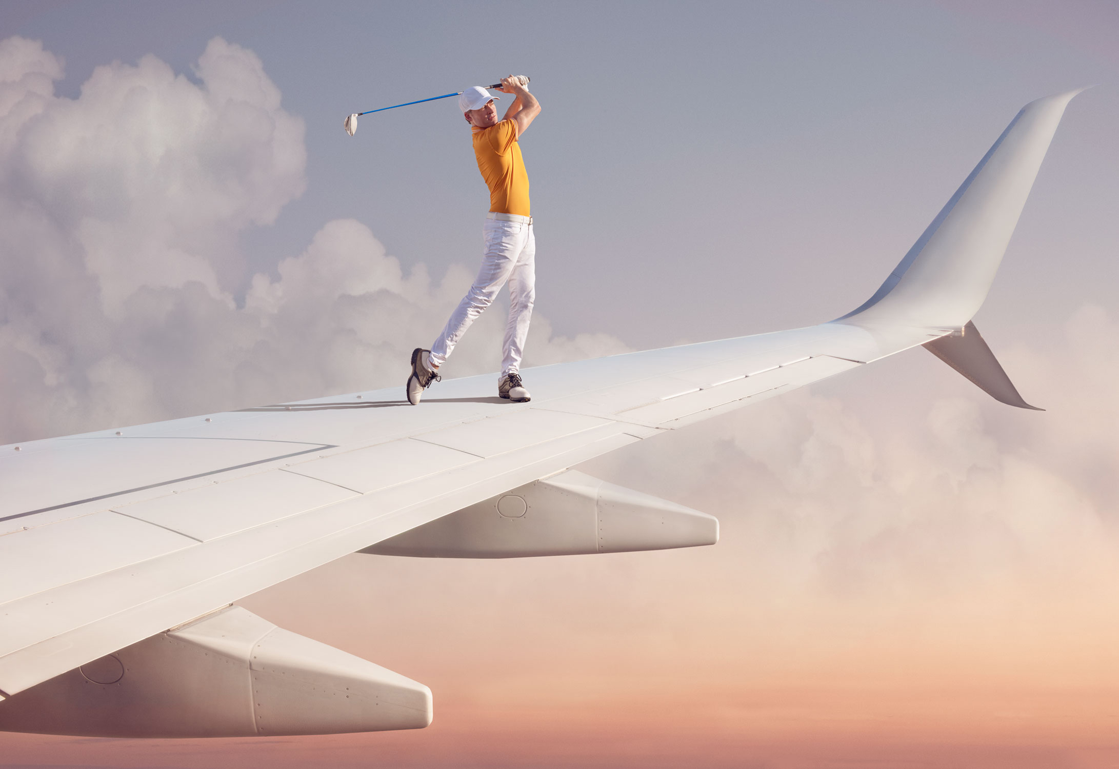 GolferOnAirplaneWingWeb